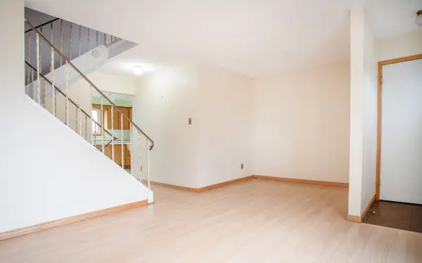 1120 King ST, Whitby, ON L1N 5A8