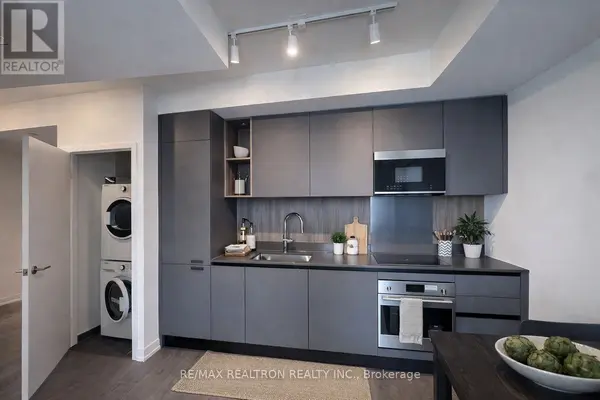 39 Mary ST #2506, Barrie, ON L4N 1S9