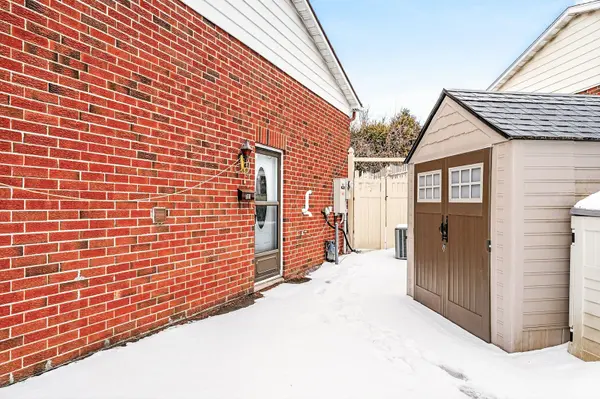 194 Mcelroy DR, Kanata, ON K2L 1Y1