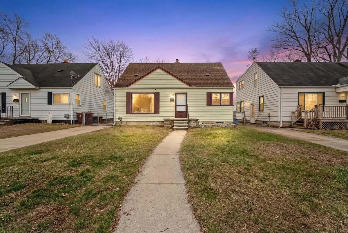 33963 Glover ST, Wayne City, MI 48184