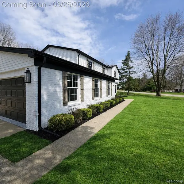 7275 Old Coach TRL, Washington Township, MI 48094