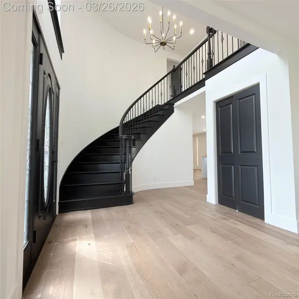 7275 Old Coach TRL, Washington Township, MI 48094