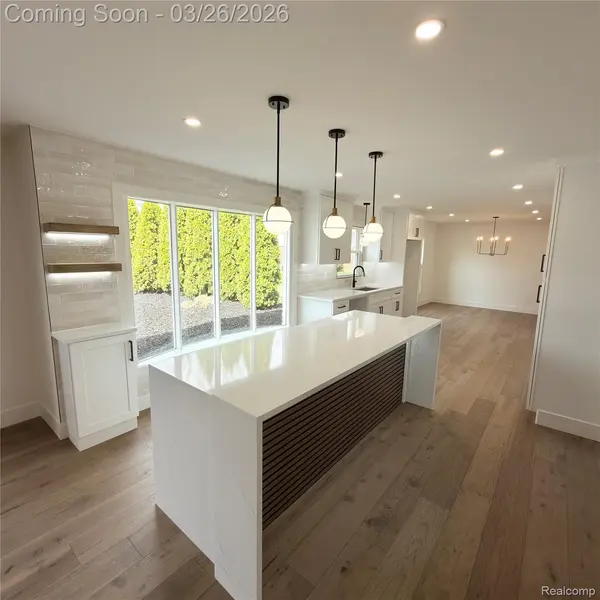 7275 Old Coach TRL, Washington Township, MI 48094