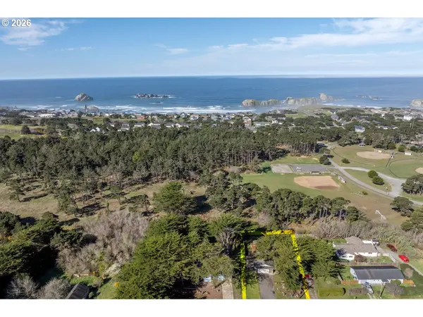 1260 JACKSON AVE SW, Bandon, OR 97411