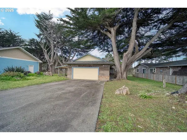 1260 JACKSON AVE SW, Bandon, OR 97411