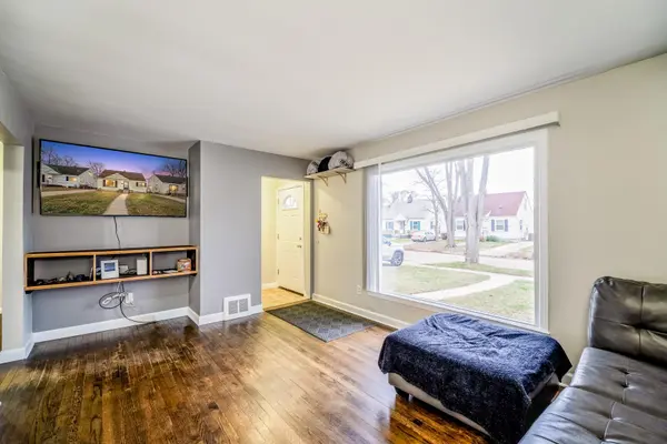 33963 Glover ST, Wayne City, MI 48184