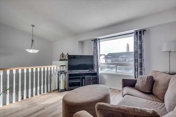 30 Kenny Close, Red Deer, AB T4P 4C3