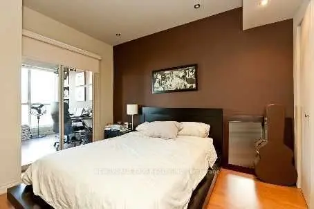 633 Bay ST #Ph09, Toronto C01, ON M5G 2G4