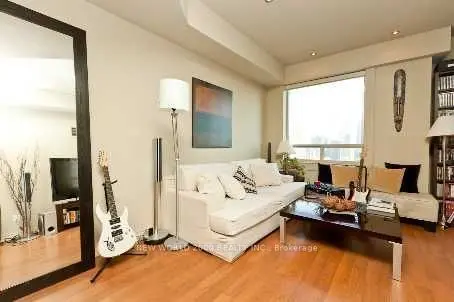 633 Bay ST #Ph09, Toronto C01, ON M5G 2G4