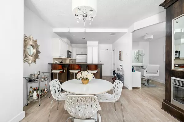 393 King ST W #706, Toronto C01, ON M5V 3G8