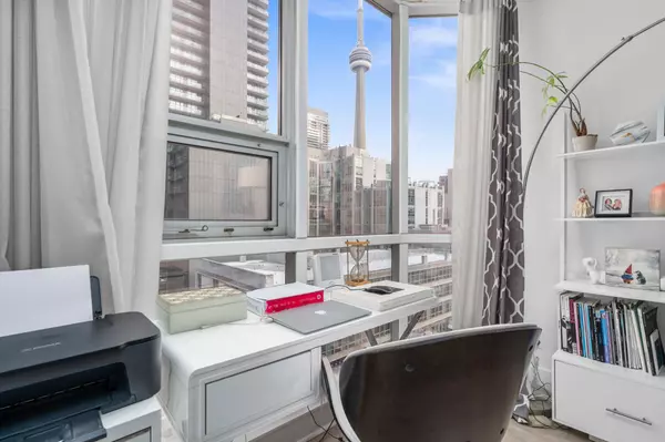 393 King ST W #706, Toronto C01, ON M5V 3G8