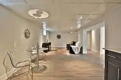 25 Elgar AVE, Toronto E08, ON M1J 1M3