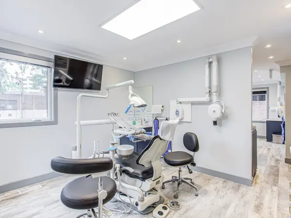 17 Bedford Park AVE, Richmond Hill, ON L4C 2N9