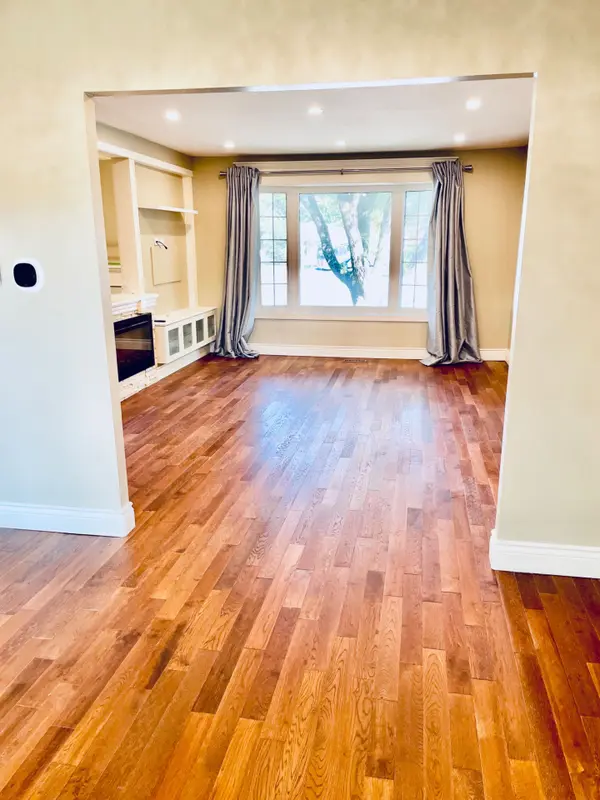 6 Beechcroft CIR, Barrie, ON L4M 4Y4