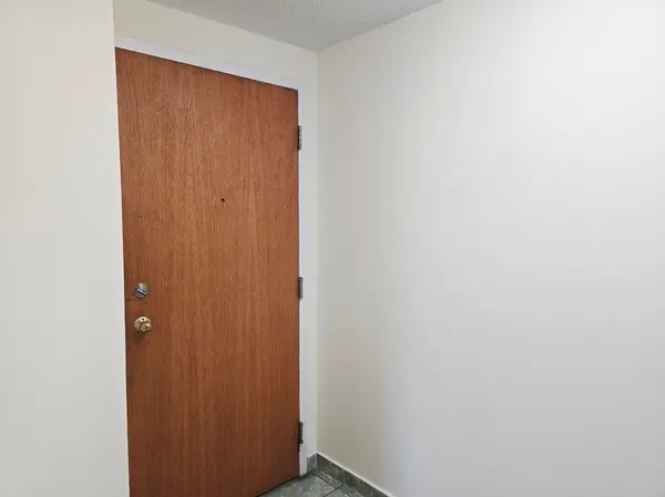 41 Markbrook LN #213, Toronto W10, ON M9V 5E6