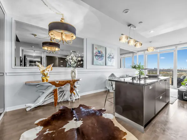 88 Park Lawn RD #2212, Toronto W06, ON M8Y 0B5