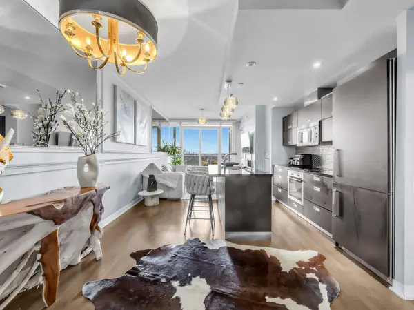 88 Park Lawn RD #2212, Toronto W06, ON M8Y 0B5