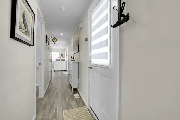 11 Bonner ST, Bells Corners And South To Fallowfield, ON K2H 7S9