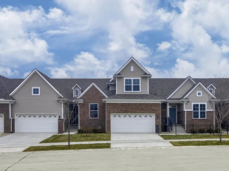 2270 Chase DR, Hartland Twp, MI 48855