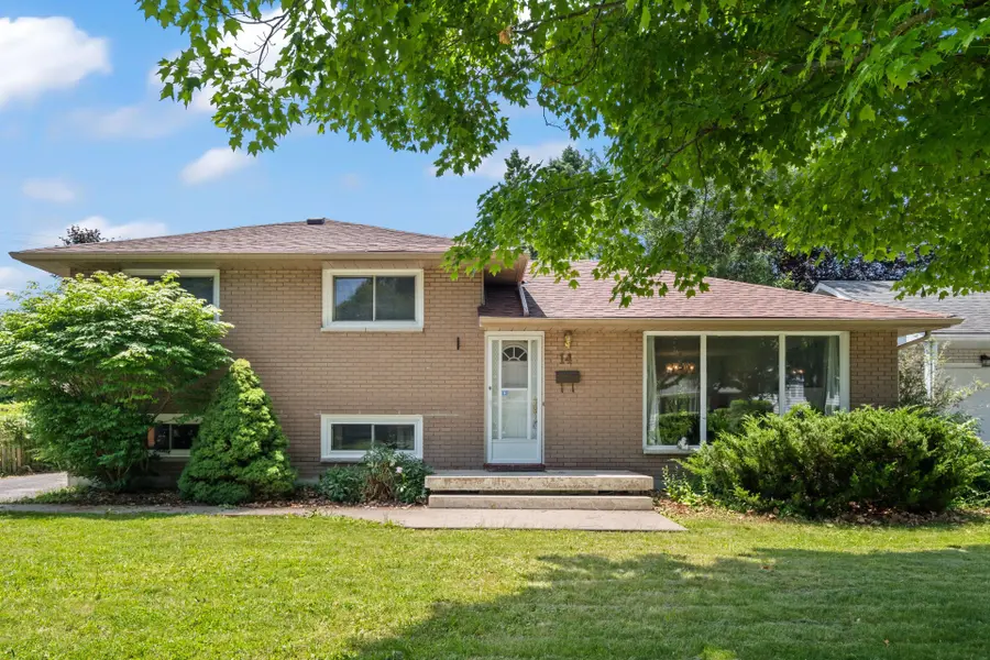 14 Herchmer CRES, Kingston, ON K7M 2V9
