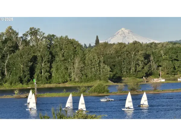 5624 S RIVERSIDE LN #8, Portland, OR 97239