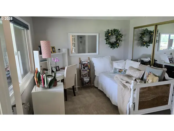 5624 S RIVERSIDE LN #8, Portland, OR 97239