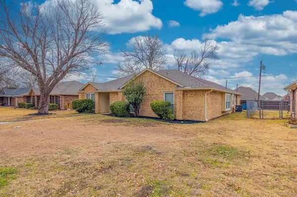 2201 Rockbluff Drive, Rowlett, TX 75088