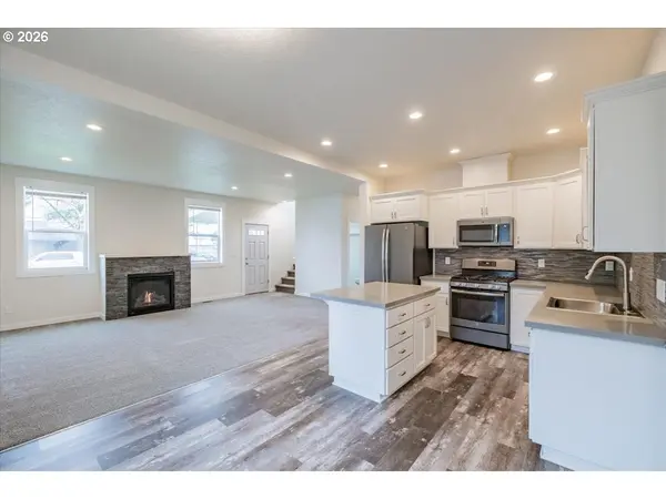 66 N 8TH ST, Lebanon, OR 97355