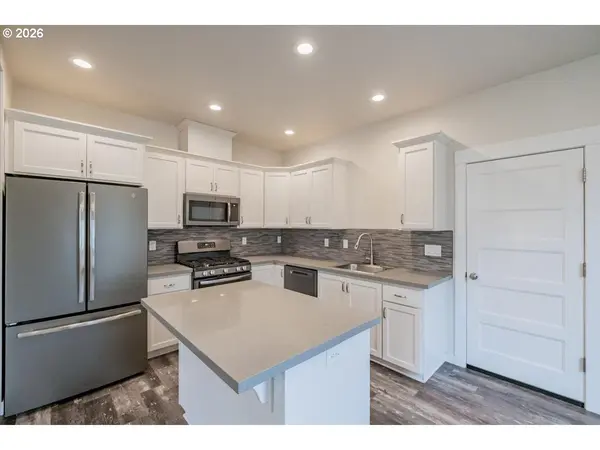 66 N 8TH ST, Lebanon, OR 97355