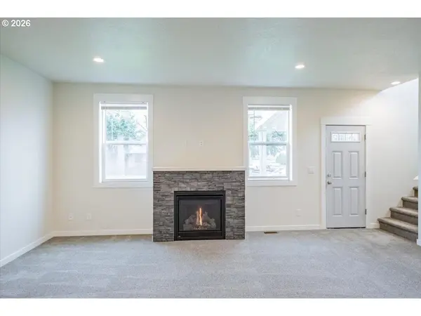 66 N 8TH ST, Lebanon, OR 97355