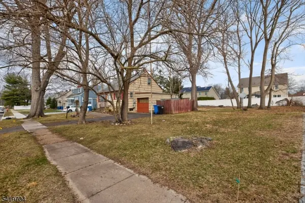 131 Martin Dr, South Plainfield Boro, NJ 07080