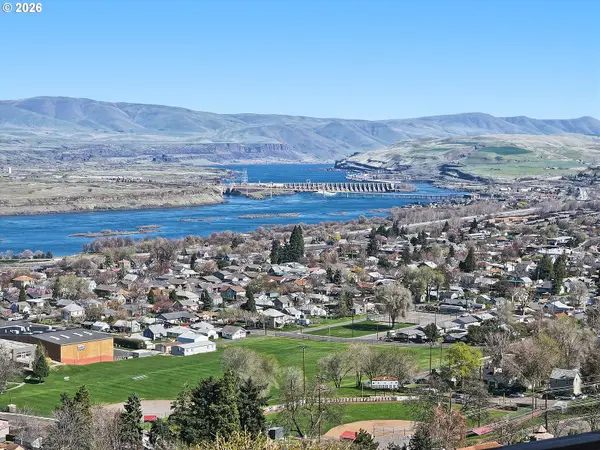 915 E 18TH ST, The Dalles, OR 97058