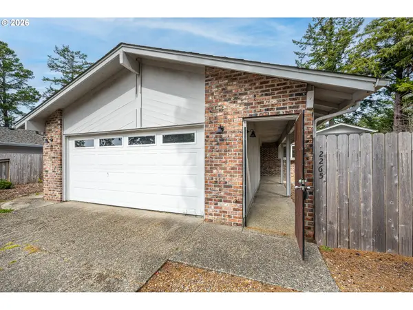 2265 24TH ST, Florence, OR 97439