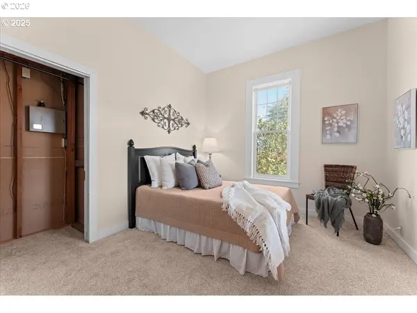 36175 S HIGHWAY 213, Molalla, OR 97038