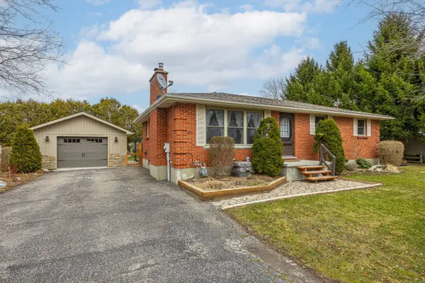 8 East Williams ST, North Middlesex, ON N0M 1A0
