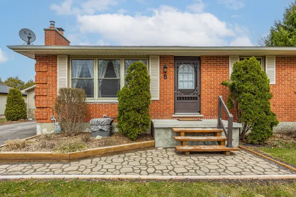 8 East Williams ST, North Middlesex, ON N0M 1A0