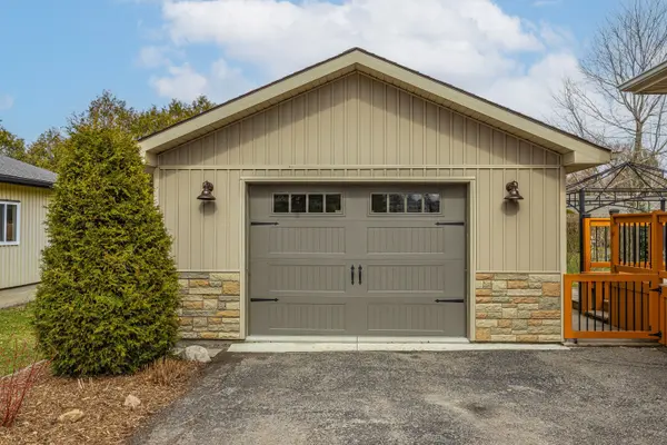 8 East Williams ST, North Middlesex, ON N0M 1A0