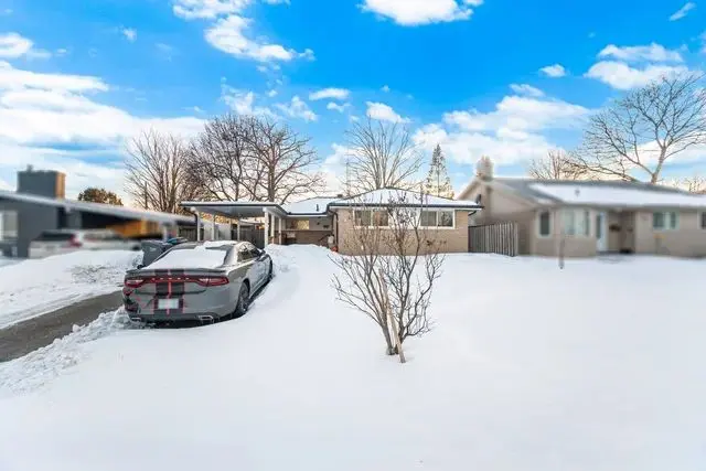 15 Langwith CT, Brampton, ON L6Y 1Z9