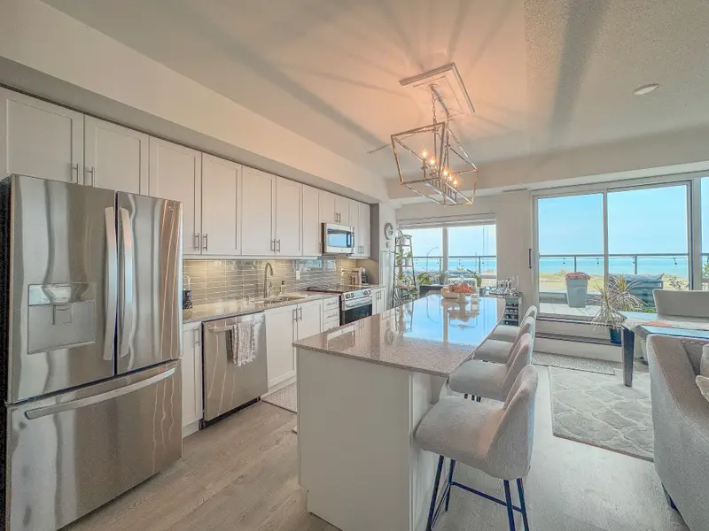 550 North Service RD #607, Grimsby, ON L3M 4E8