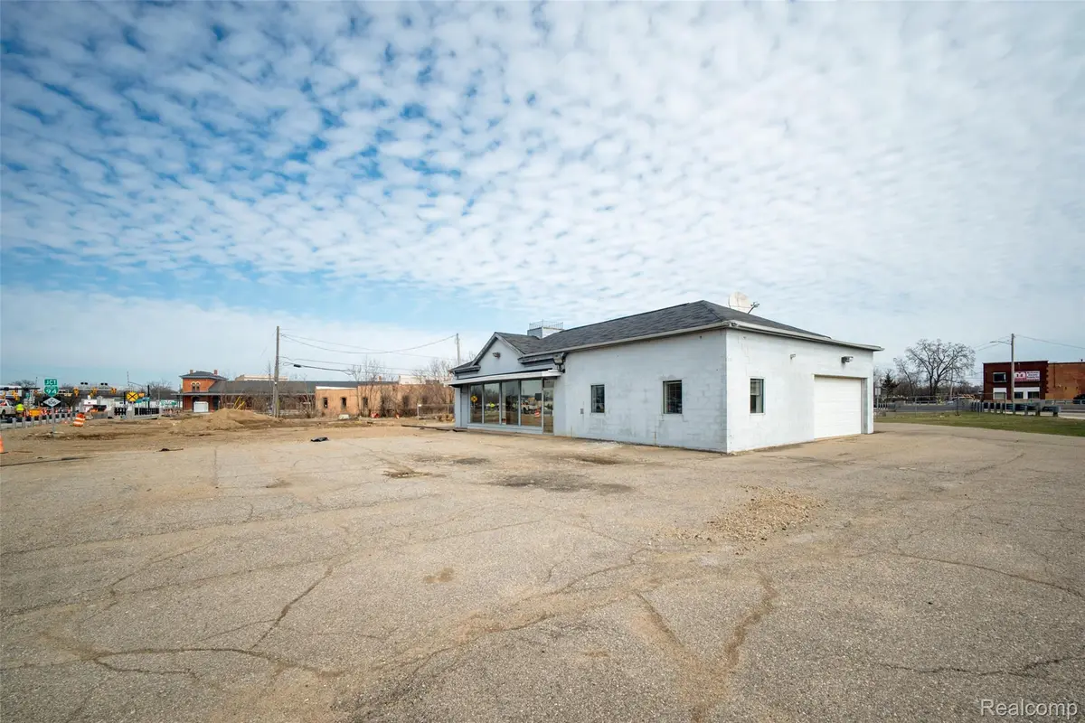 301 S Cooper Street, Jackson, MI 49201