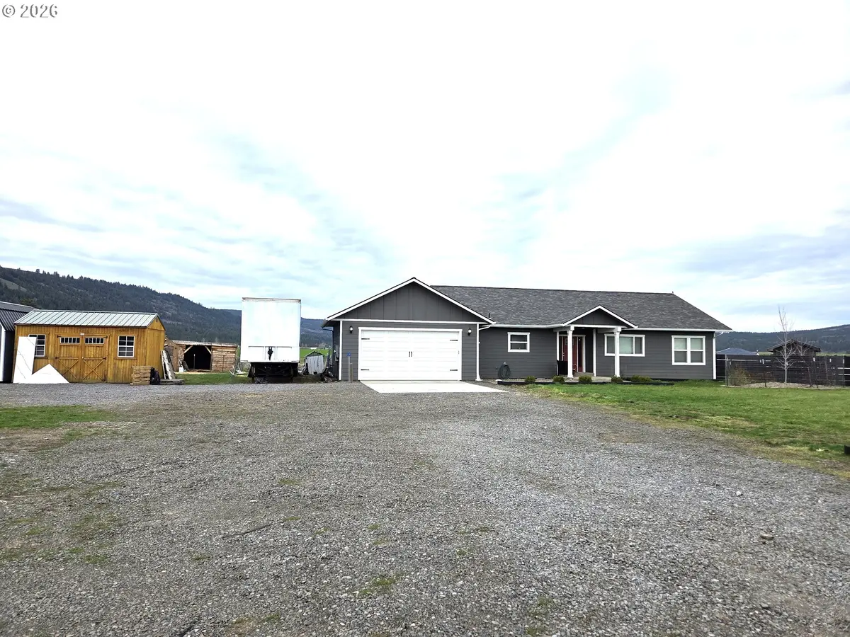 902 N 15TH AVE, Elgin, OR 97827