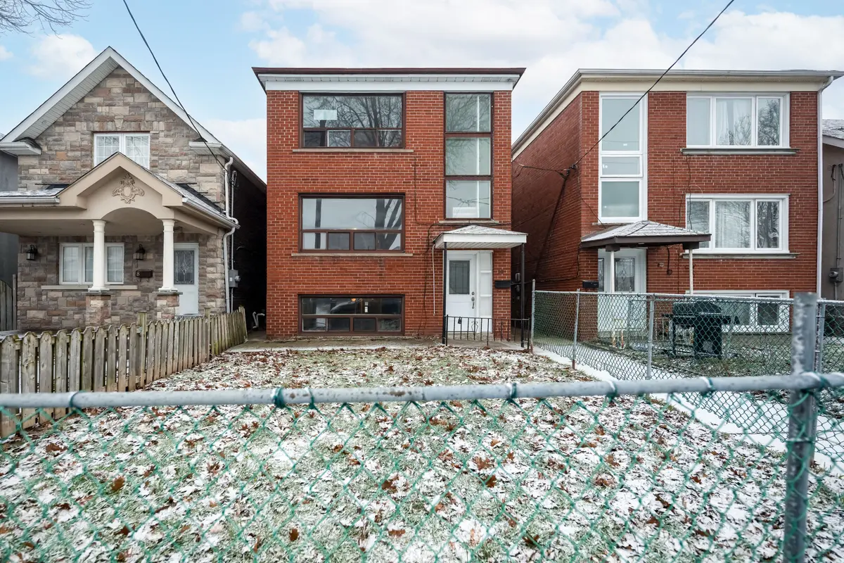 10 Lapp ST, Toronto W03, ON M6N 3W6