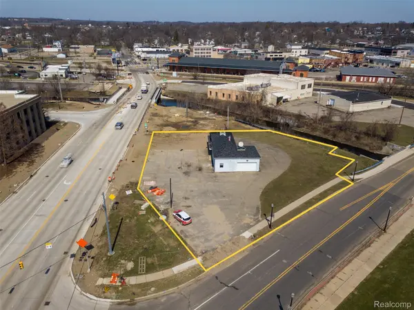 301 S Cooper Street, Jackson, MI 49201