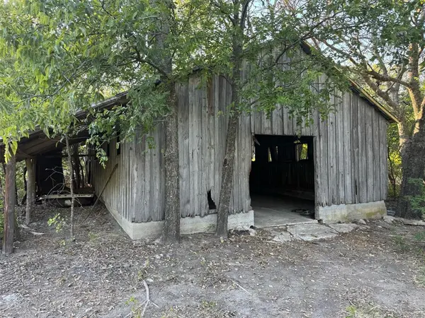 10350 W Clear Creek Road, Sanger, TX 76266