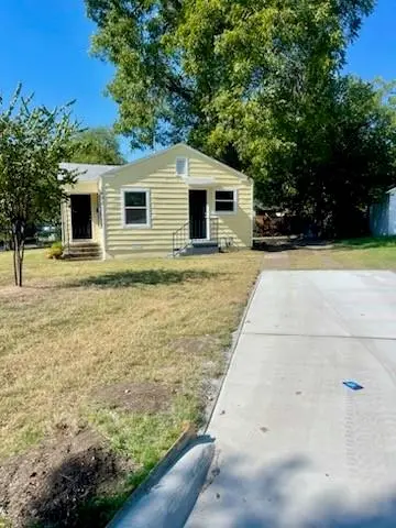 1451 Greenbrier Drive, River Oaks, TX 76114