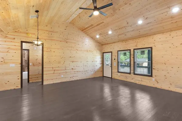 905 N Walnut Street, Winnsboro, TX 75494