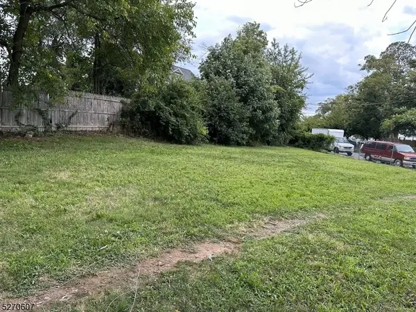 667 S 2Nd St, Plainfield City, NJ 07060