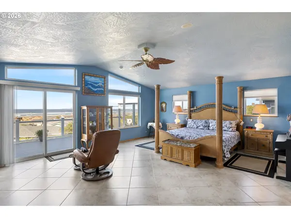 2105 NW PARKER AVE, Waldport, OR 97394