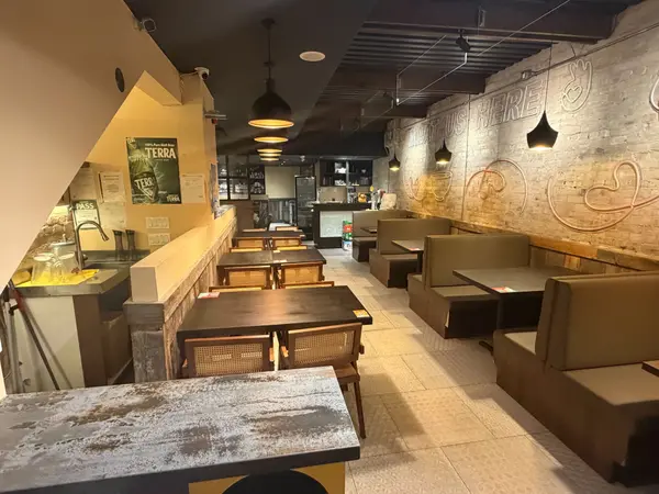 409 Spadina AVE, Toronto C01, ON M5T 2G6