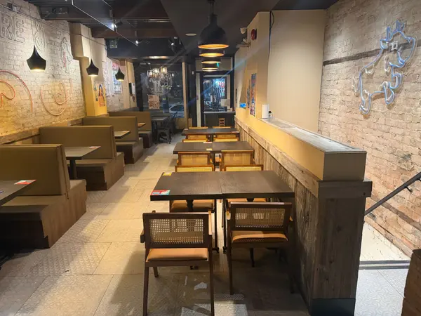 409 Spadina AVE, Toronto C01, ON M5T 2G6